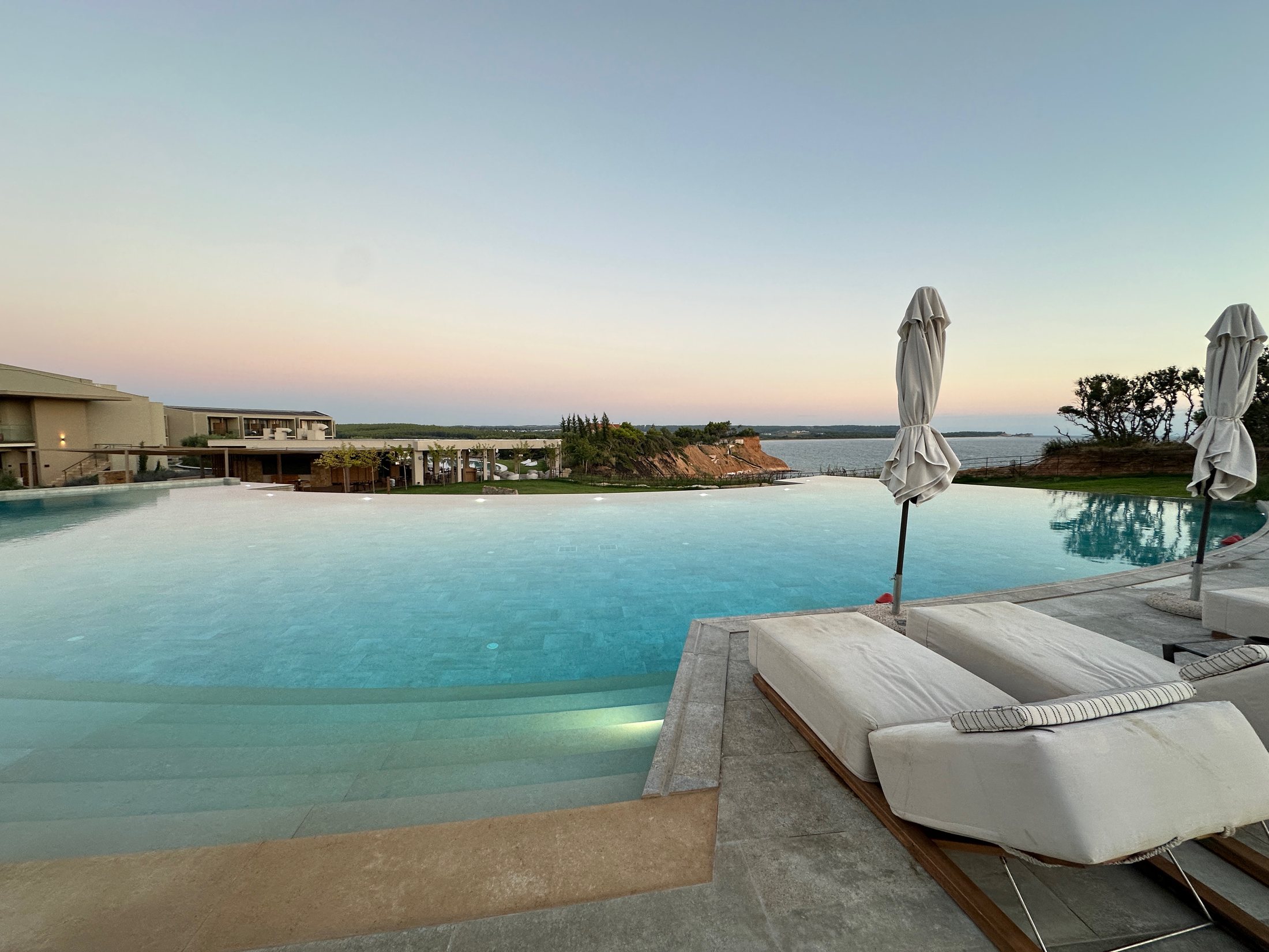 Hotel Review: Zélia Halkidiki – A Luxe Clifftop Escape in Greece